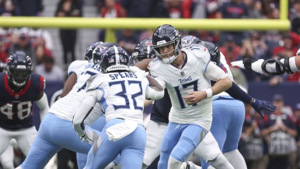 Tennessee Titans quarterback Ryan Tannehill (17) hands off the ball to running back Tyjae Spears (32) during the third quarter at NRG Stadium. Mandatory Credit: Troy Taormina-USA TODAY Sports